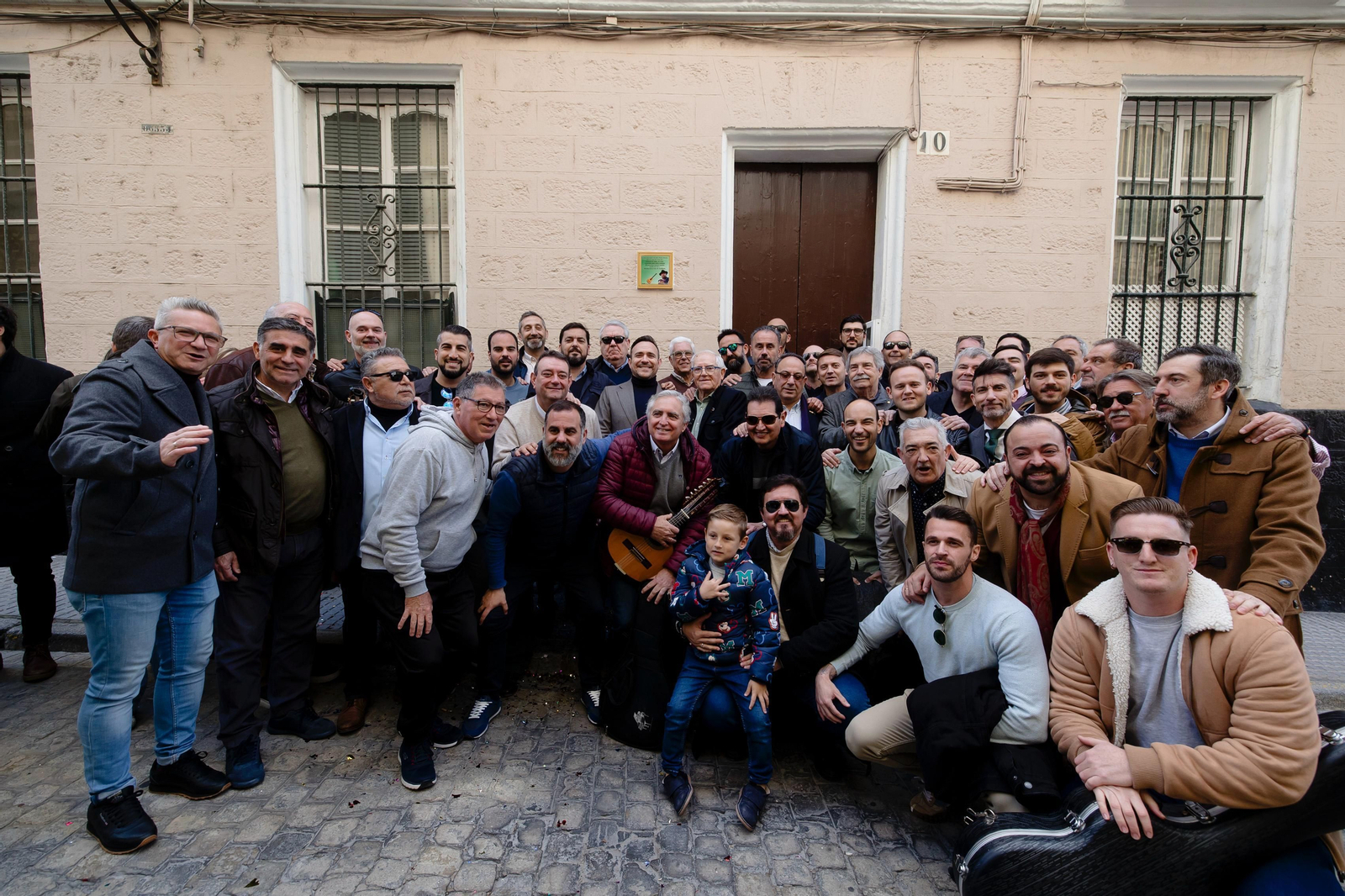 Imágenes del coro de Julio Pardo, en el descubrimiento de la placa en la casa natal del corista Imágenes del coro de Julio Pardo, en el descubrimiento de la placa en la casa natal del corista