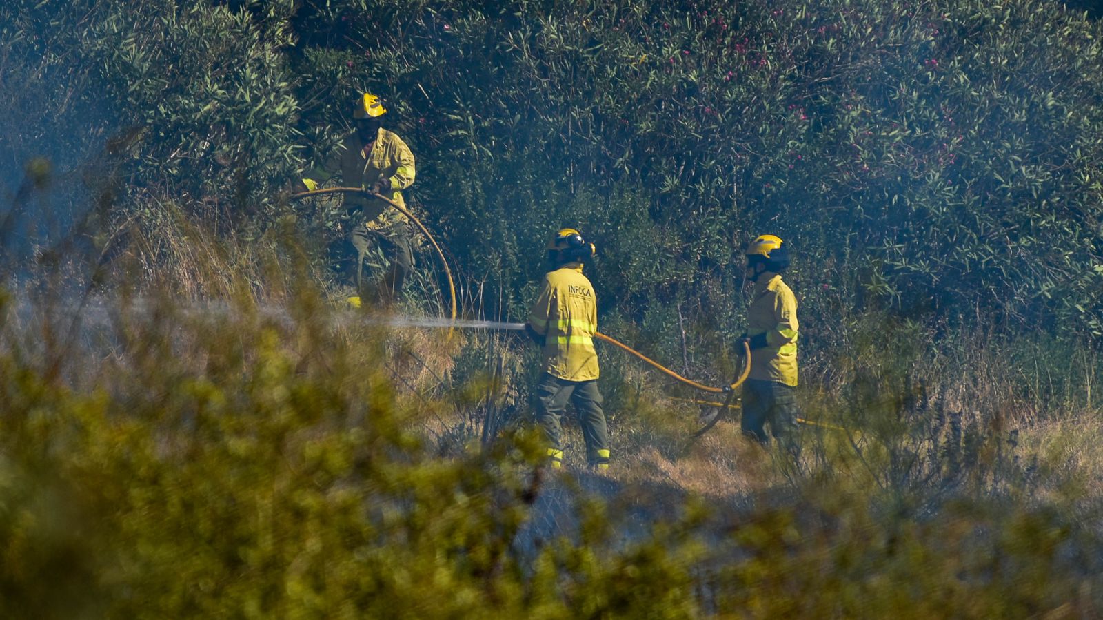 Las fotos del incendio en la barriada de San Bernabé