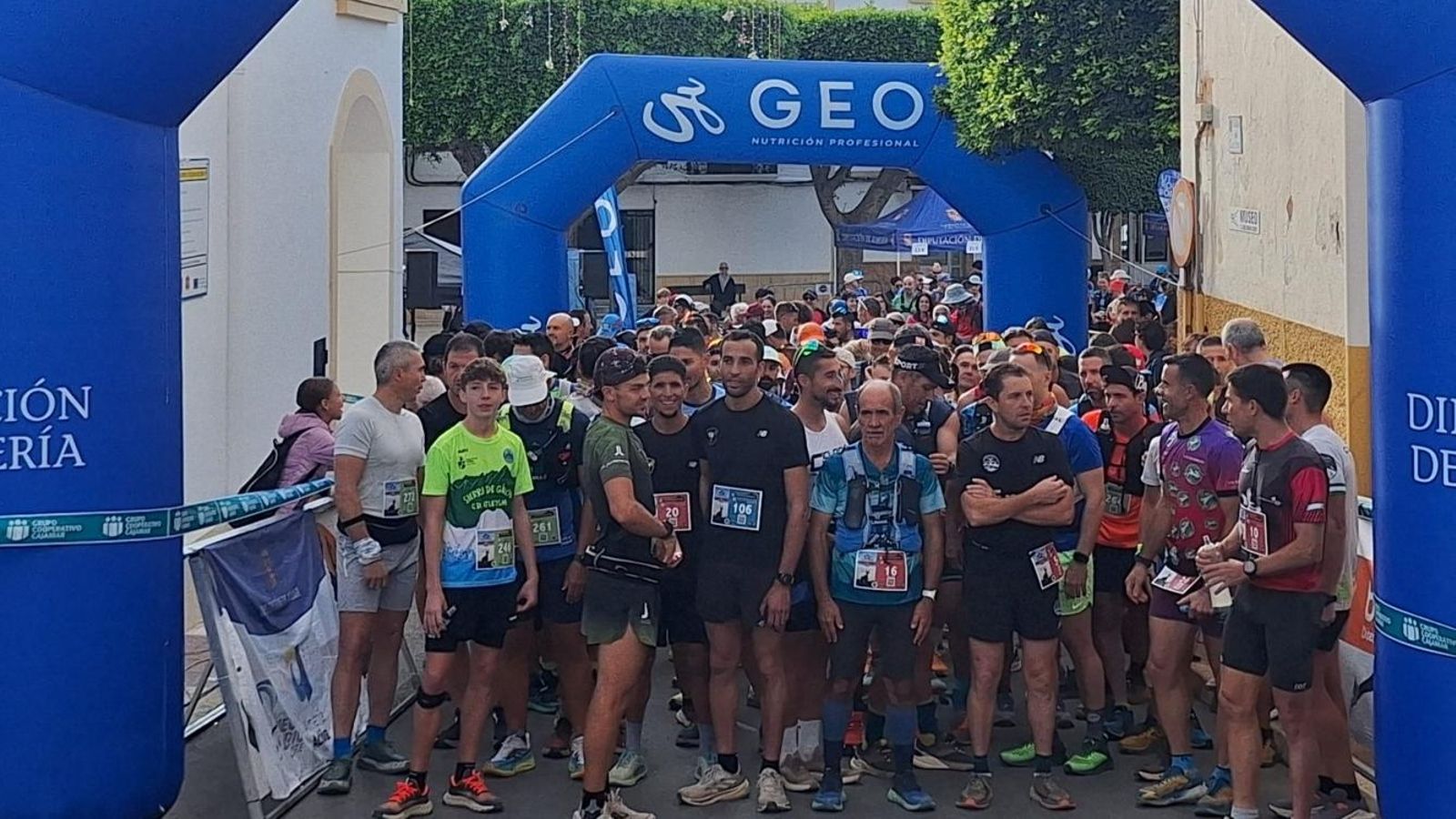 Momentos previos a la salida de la la XI Carrera por Montaña Alpina Sierra de Gádor-Dalías.