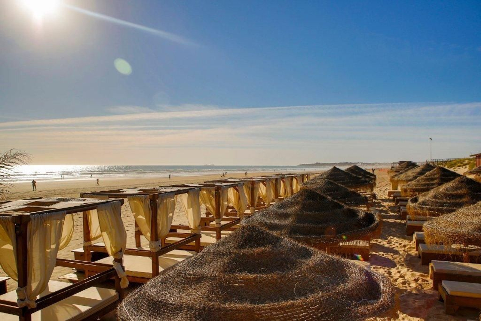 Vavá Playa La Barrosa. En la urbanización del Novo Sancti Petri s/n, frente a Valentin Sancti Petri, en Chiclana, encontramos el Vavá, un chiringuito con 651 comentarios, 407 de los comentarios lo califican como "excelente". Un chiringuito inolvidable, por su comida y por sus magníficos atardeceres.