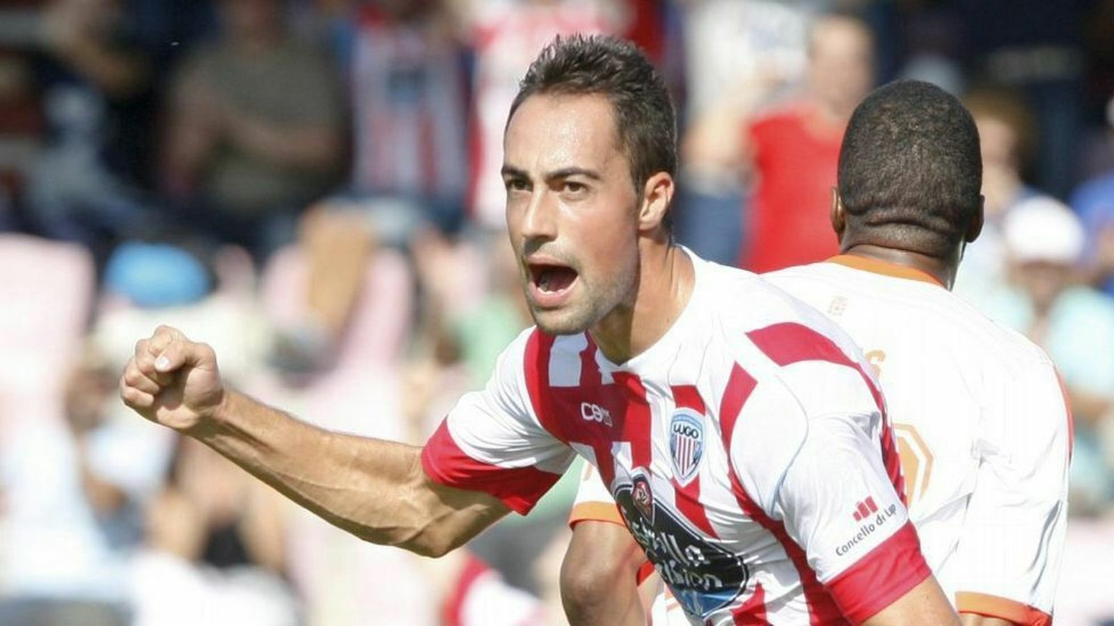 Lolo Pavón, nuevo fichaje del Marbella, en un partido de Segunda División con el conjunto gallego del Lugo.