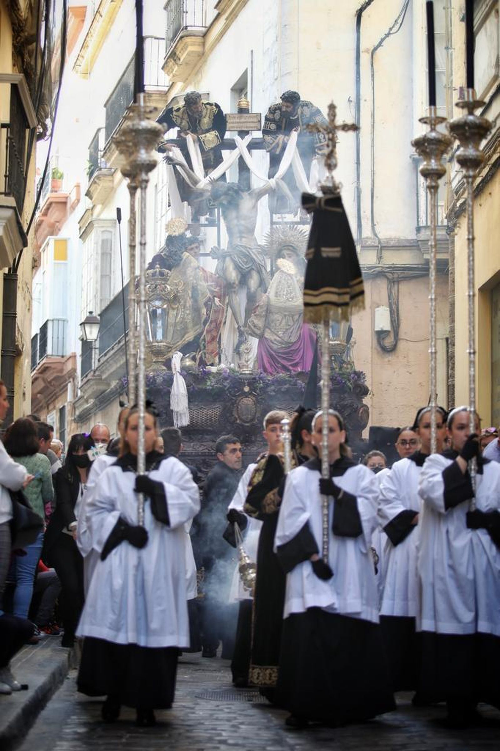 Las imágenes de la cofradía del Descendimiento en la Semana Santa de Cádiz 2022