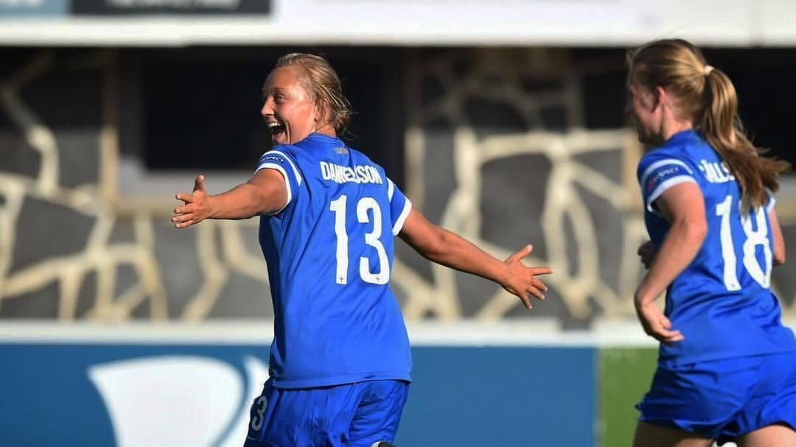 Jenny Danielsson celebra un gol anotado con su anterior equipo, el Kristianstand.