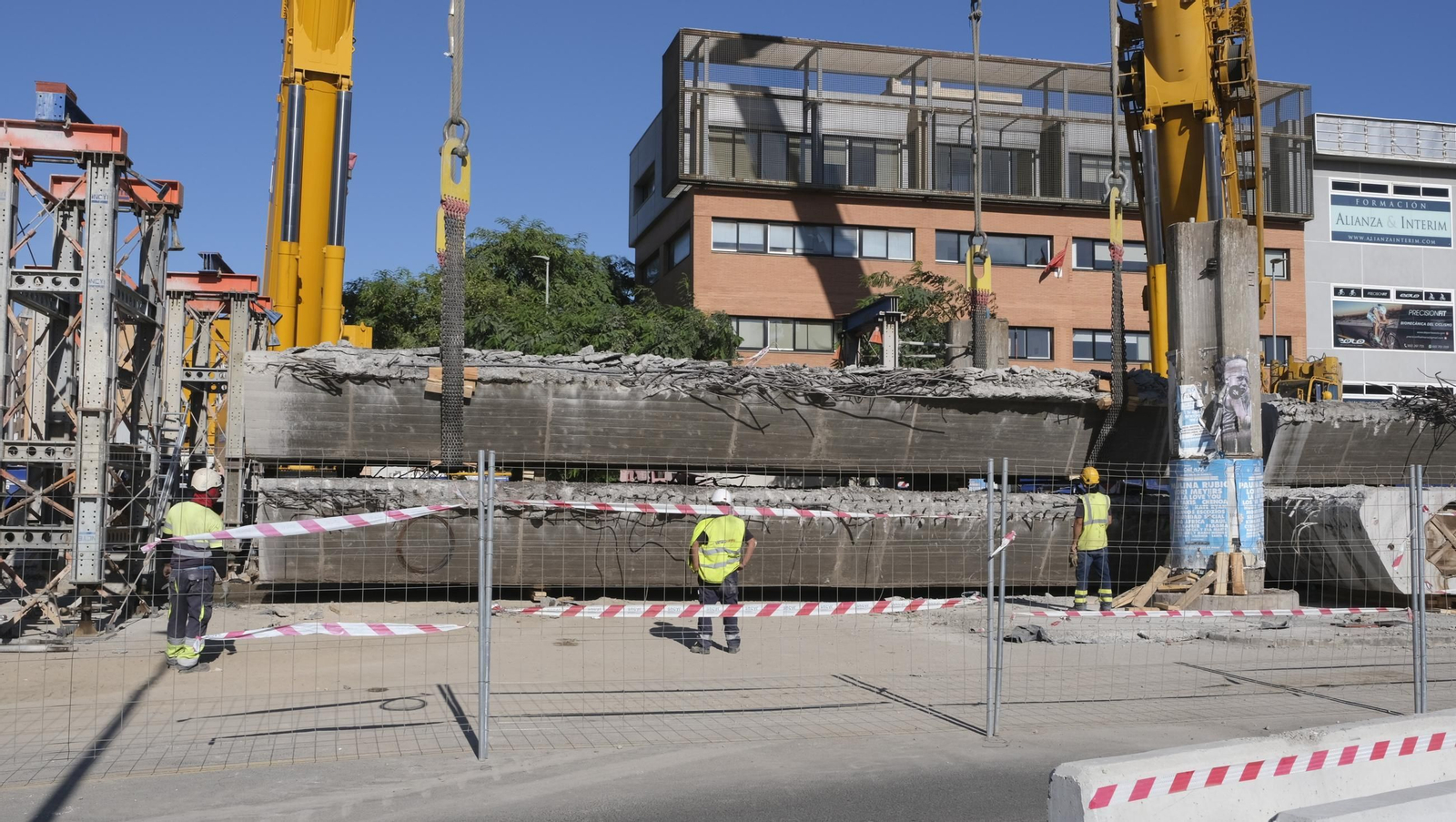 El Puente de la Avenida del Mediterráneo ya es historia, en imágenes