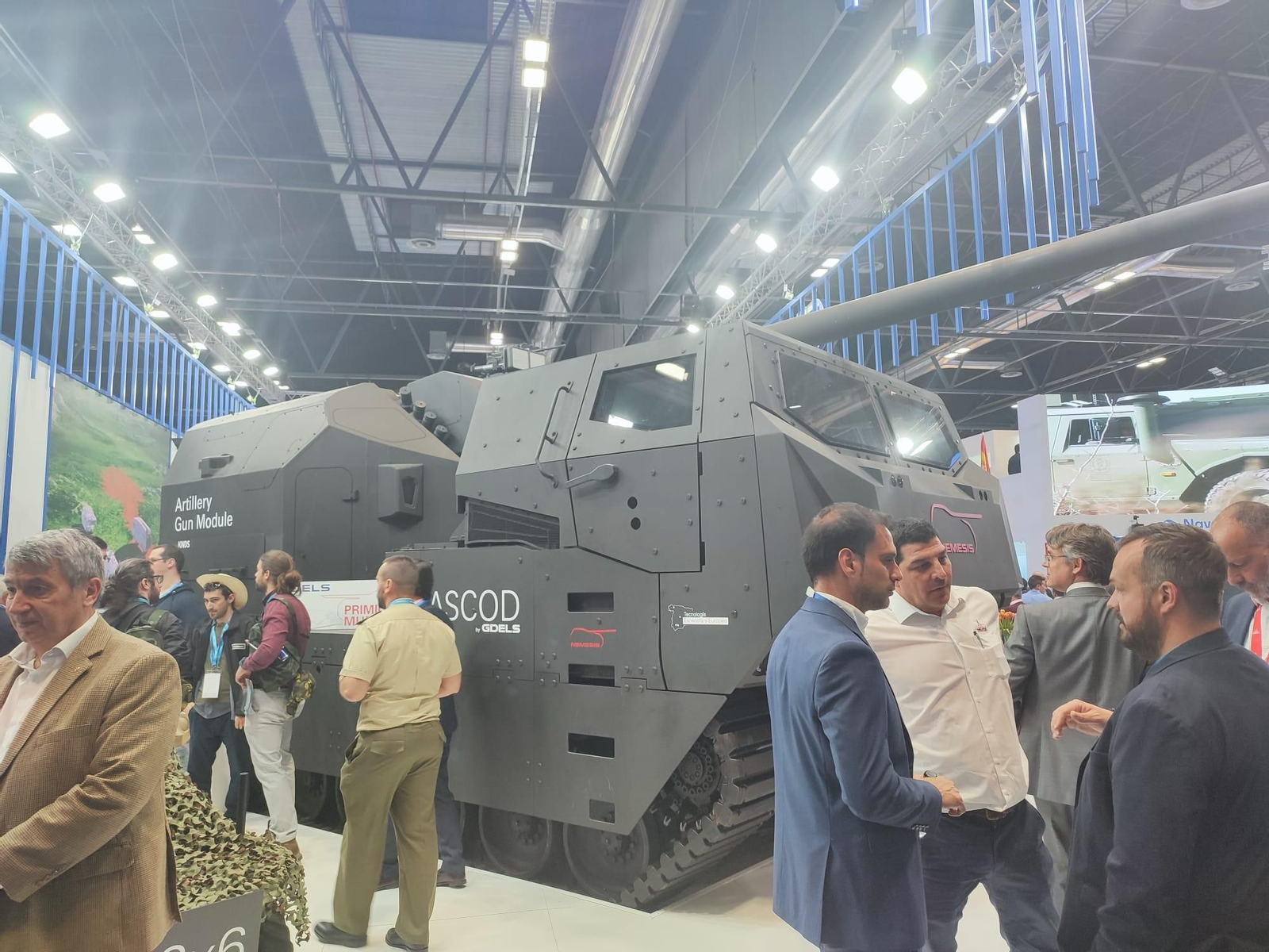La industria de la defensa muestra lo último en vehículos y equipos