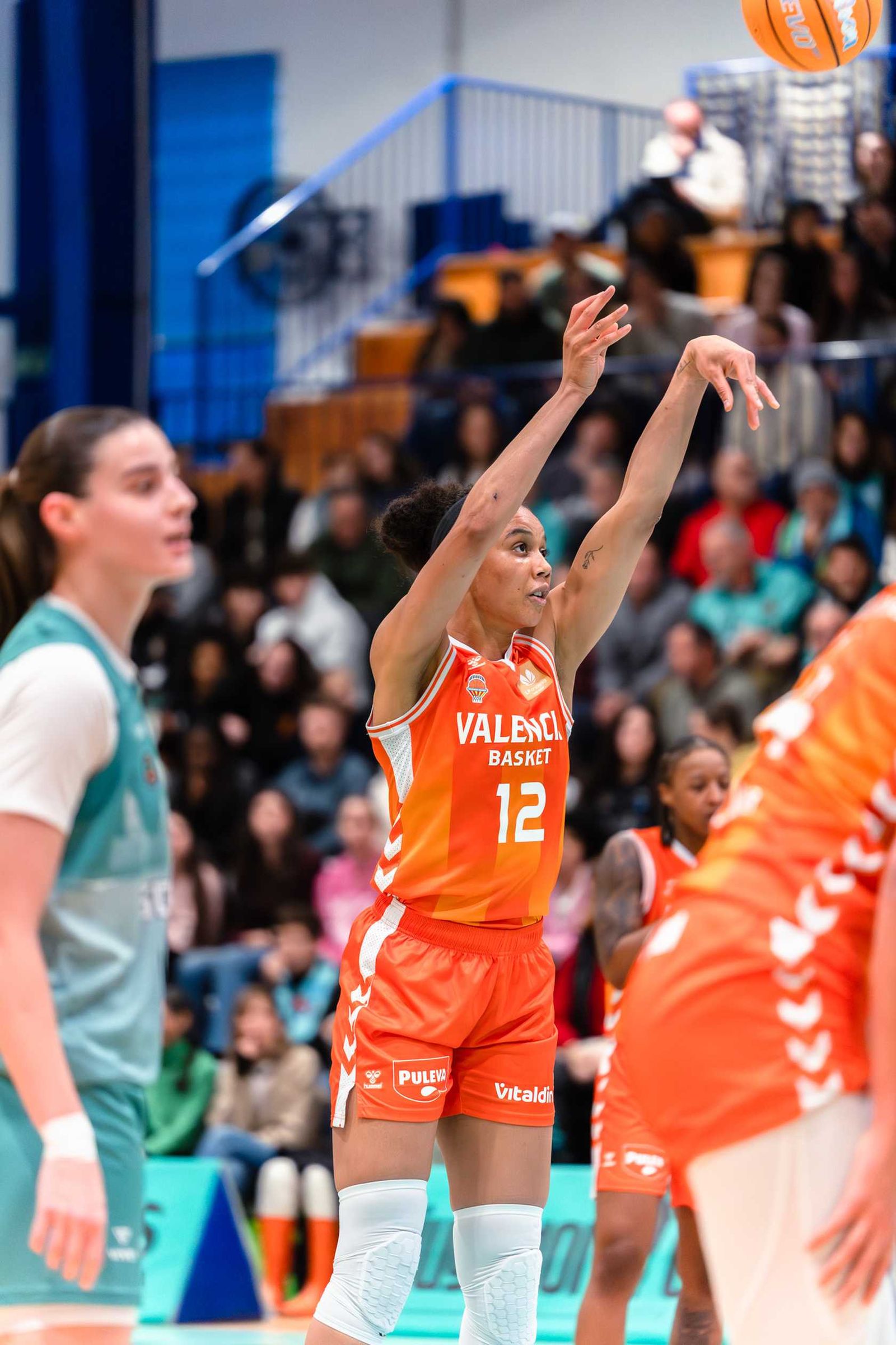 Apoteosis en Estepona; cae el campeón Valencia (67-66)