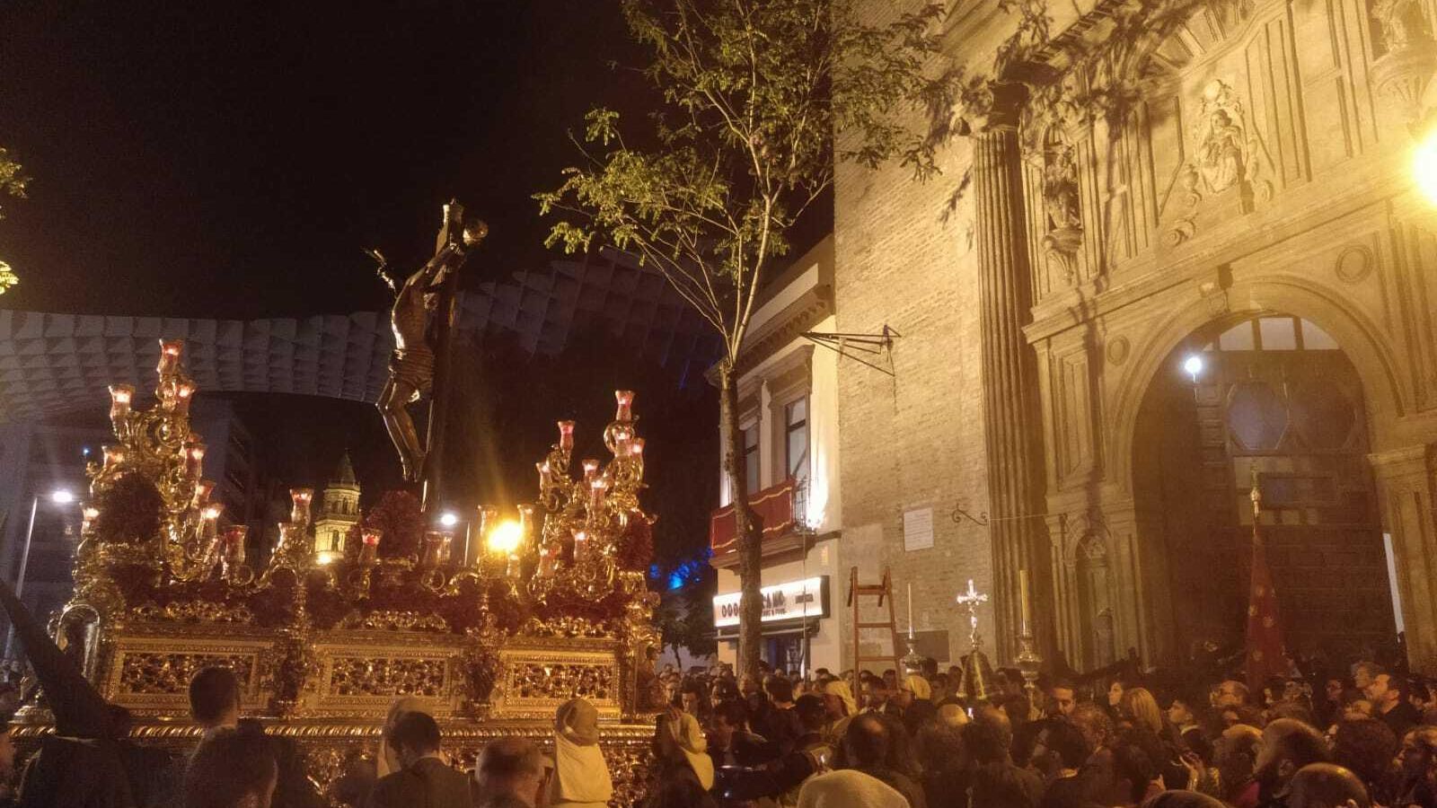 El Cristo del Buen Fin sale de la Anunciación.