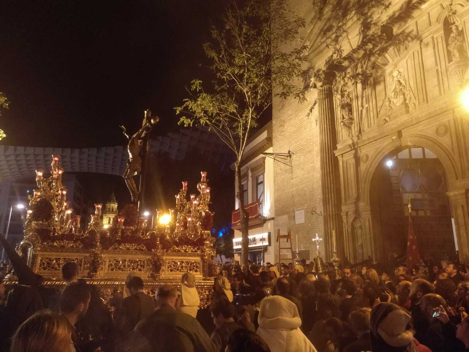 El Cristo del Buen Fin sale de la Anunciación.
