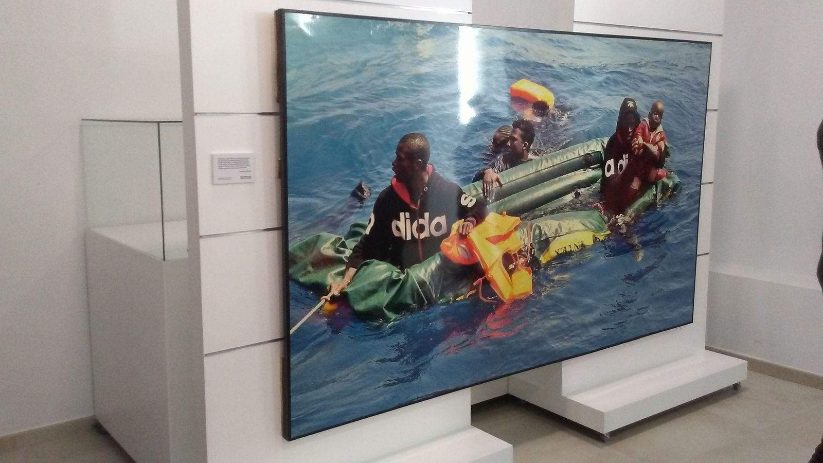 Una de las fotos expuestas en la Fábrica de la Luz, en la calle Segismundo Moret.