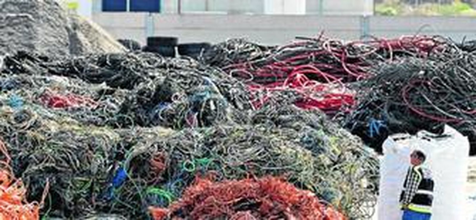 Toneladas de cables de cobre, en la empresa de Aznalcóllar en la que se produjo la mayor incautación de este metal registrada en Andalucía.