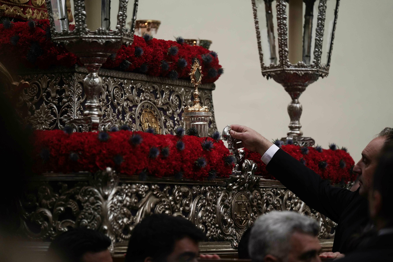 El Vía Crucis de las Cofradías 2020, en fotos