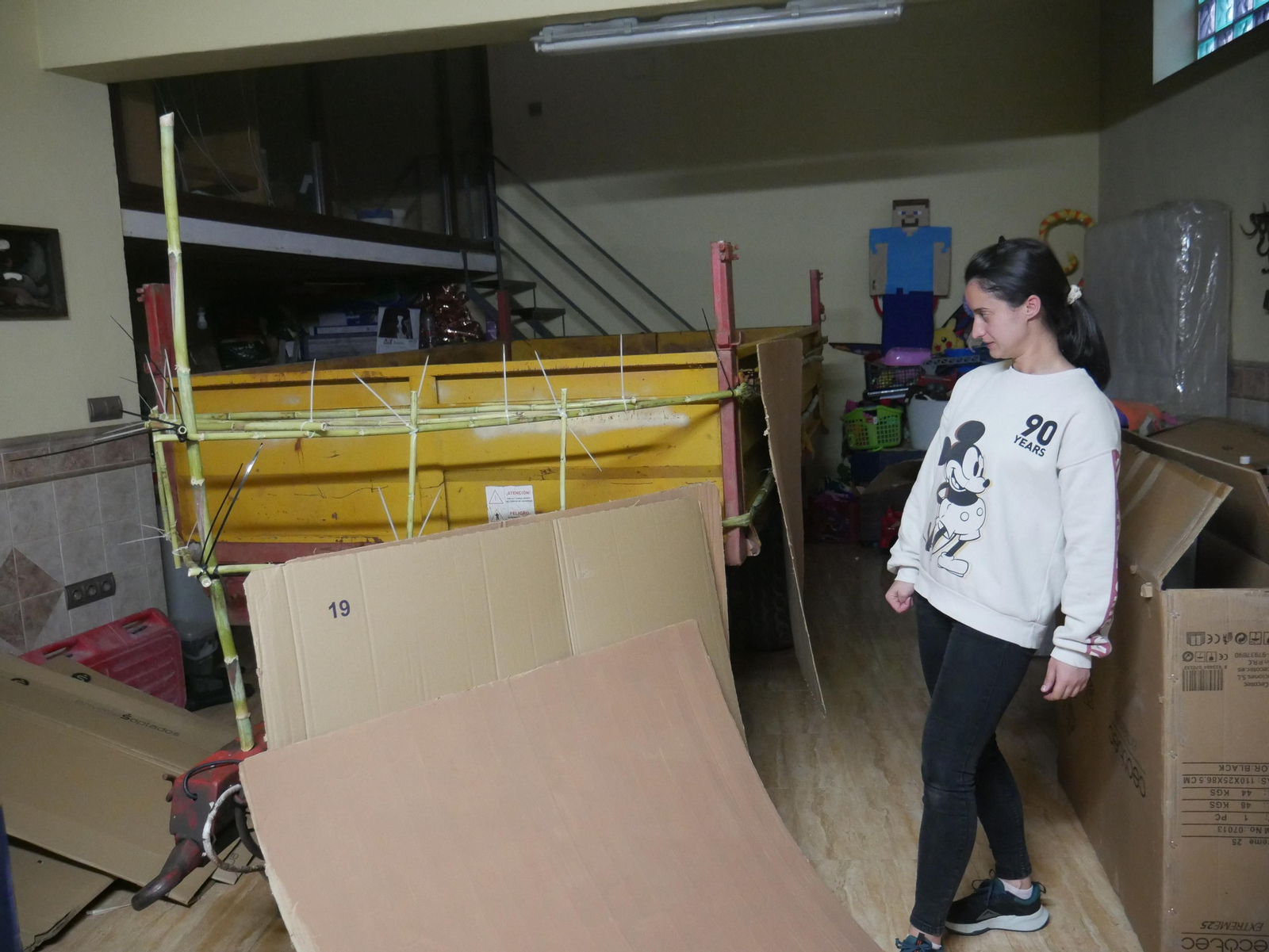 Imágenes de la elaboración de las carrozas tradicionales de Canjáyar