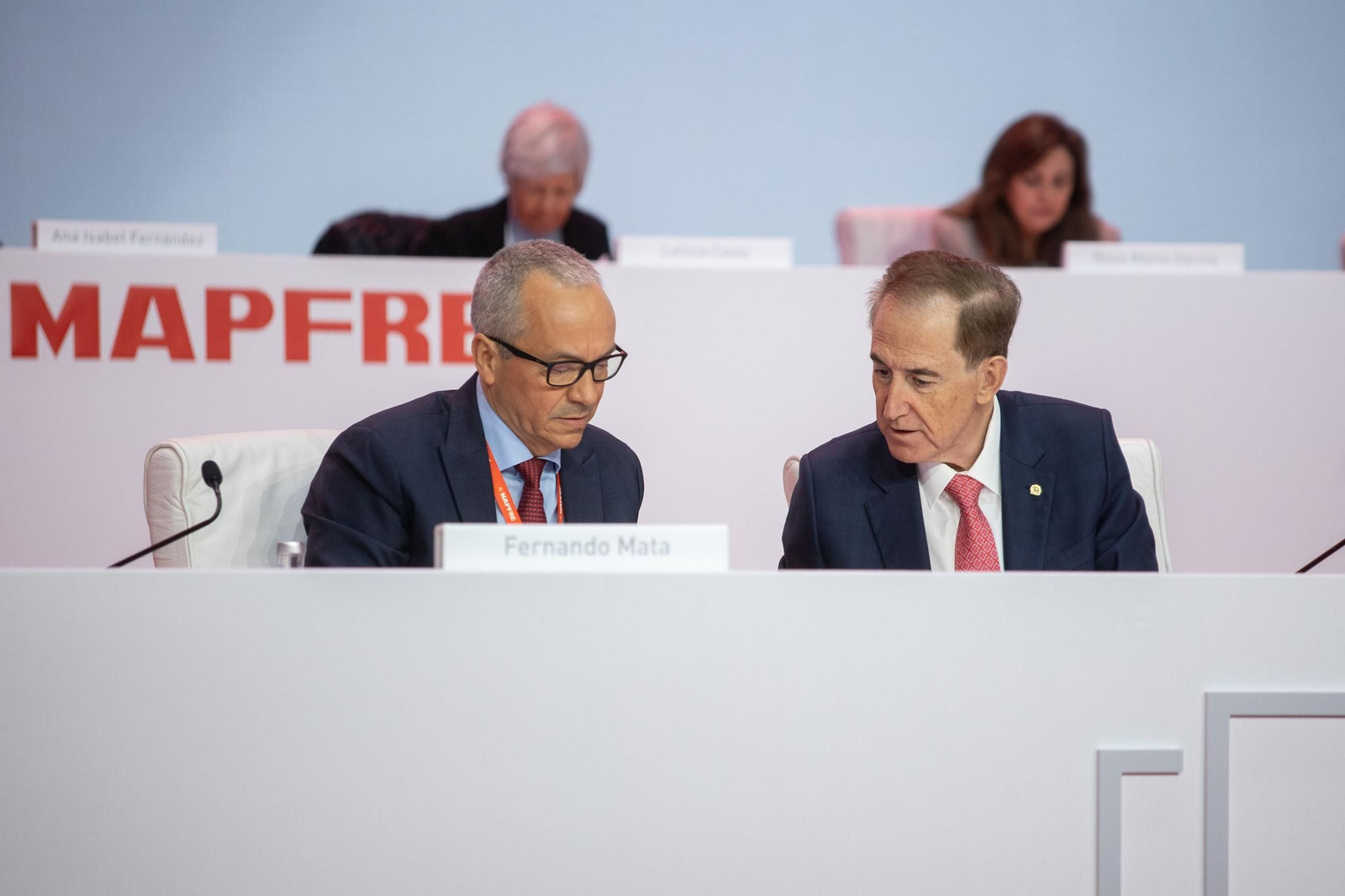 El director general financiero de Mapfre , Fernando Mata, y el presidente de Mapfre , Antonio Huertas, durante la celebración de la junta general de accionistas de Mapfre El director general financiero de Mapfre , Fernando Mata, y el presidente de Mapfre , Antonio Huertas, durante la celebración de la junta general de accionistas de Mapfre