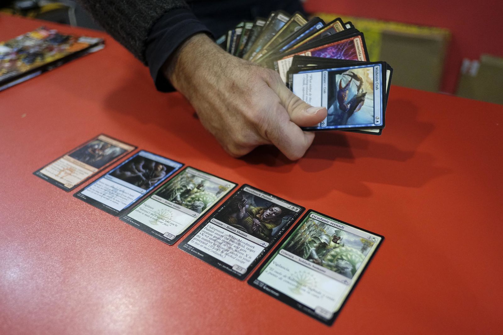 Varias de las cartas que componen este juego
