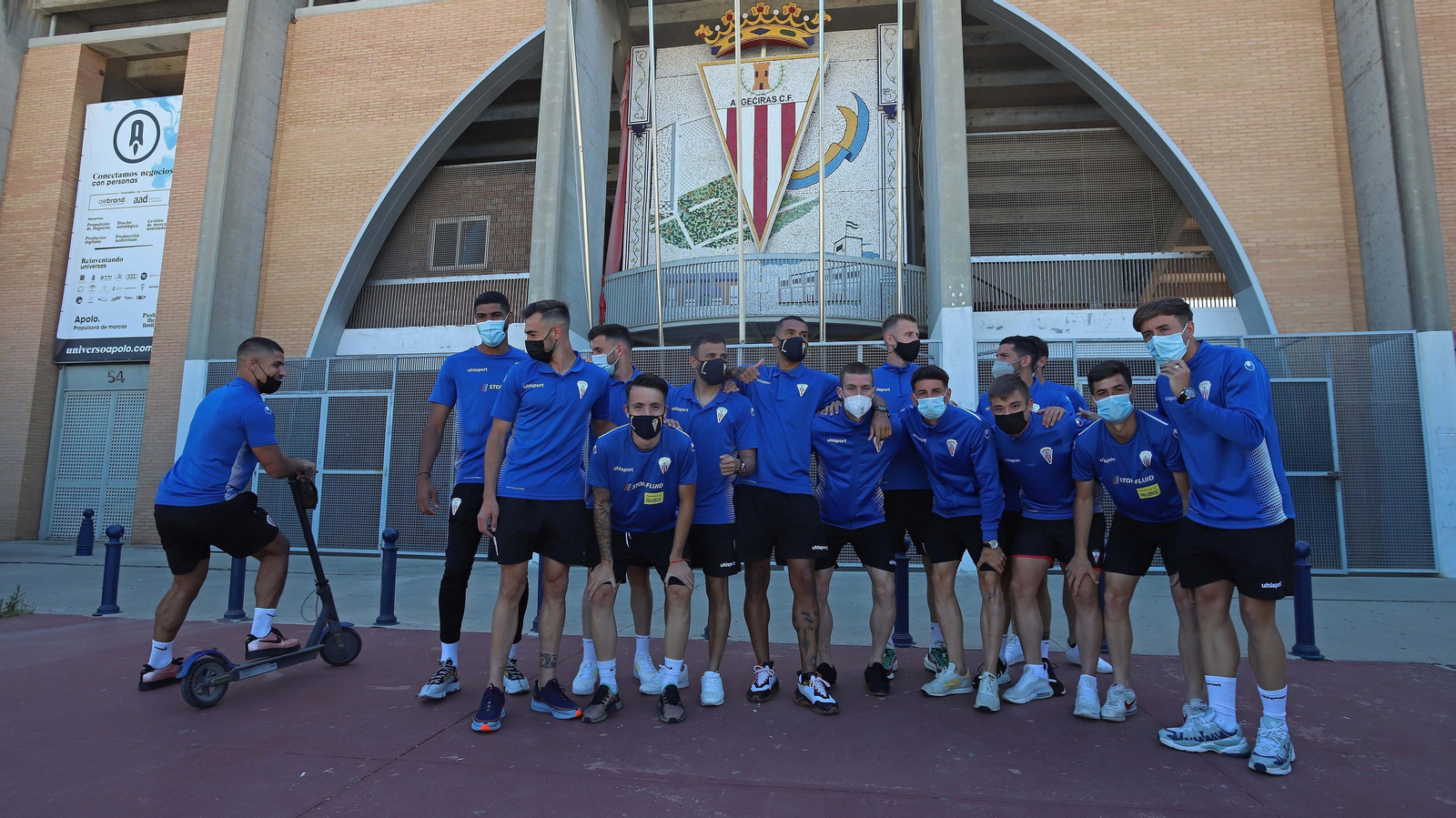 Fotos de la salida del Algeciras al playoff de ascenso de Extremadura