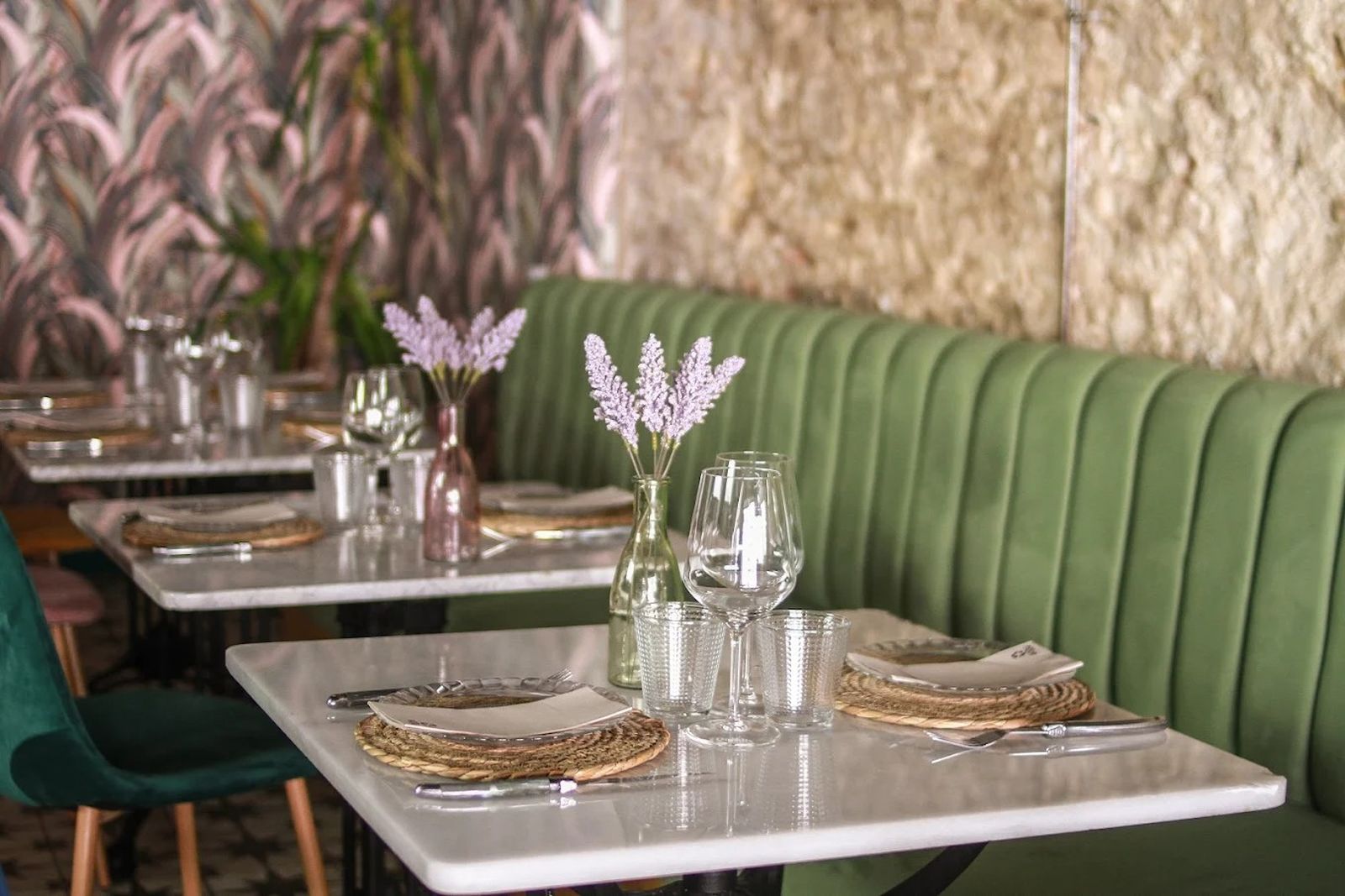 Interior del restaurante La Chuminá, en Arcos.