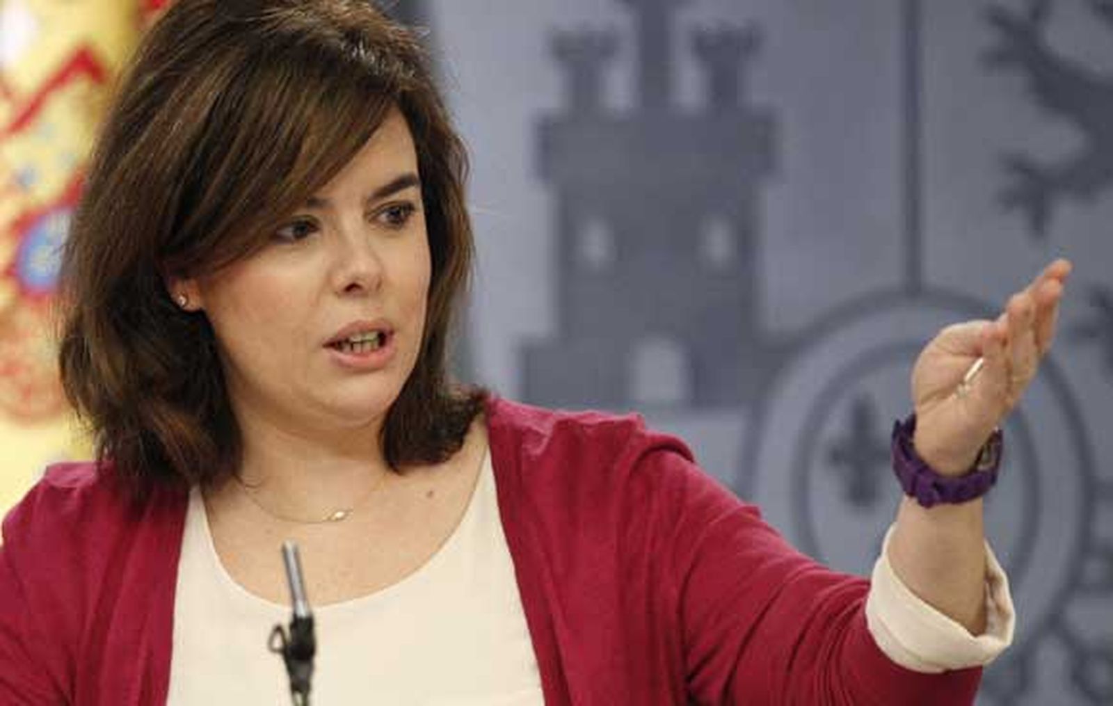 Sáenz de Santamaría dice que ha llegado la hora del "sacrificio" de los políticos