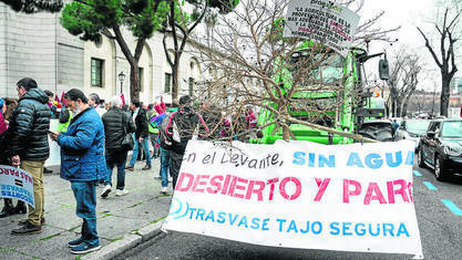 Protesta de los agricultores en Madrid al conocerse las intenciones del Gobierno.