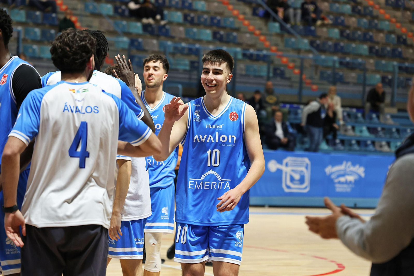 Imágenes del partido de baloncesto entre el Ciudad de Huelva y La Salud Archena