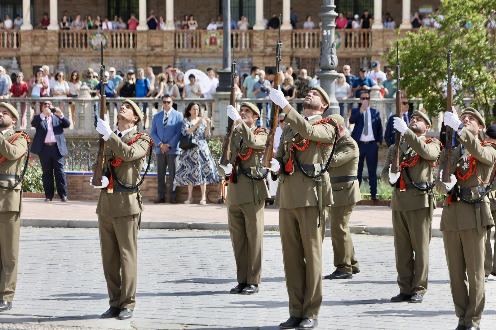 Jura de bandera de personal civil en Sevilla