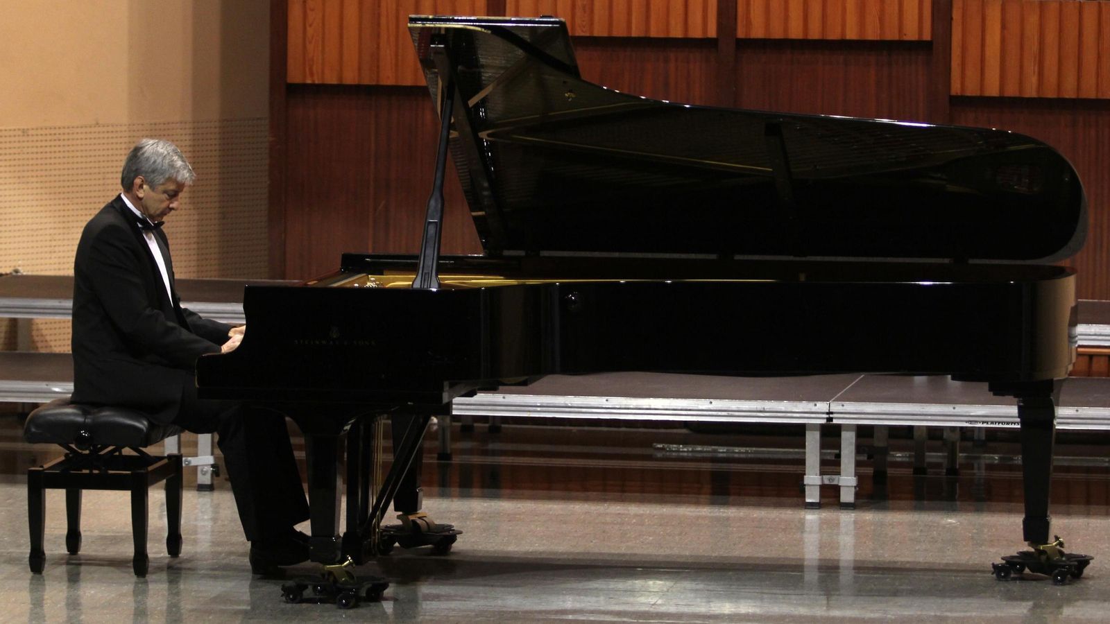 Vladimir Ovchinnikov, en 2014 durante su actuación.