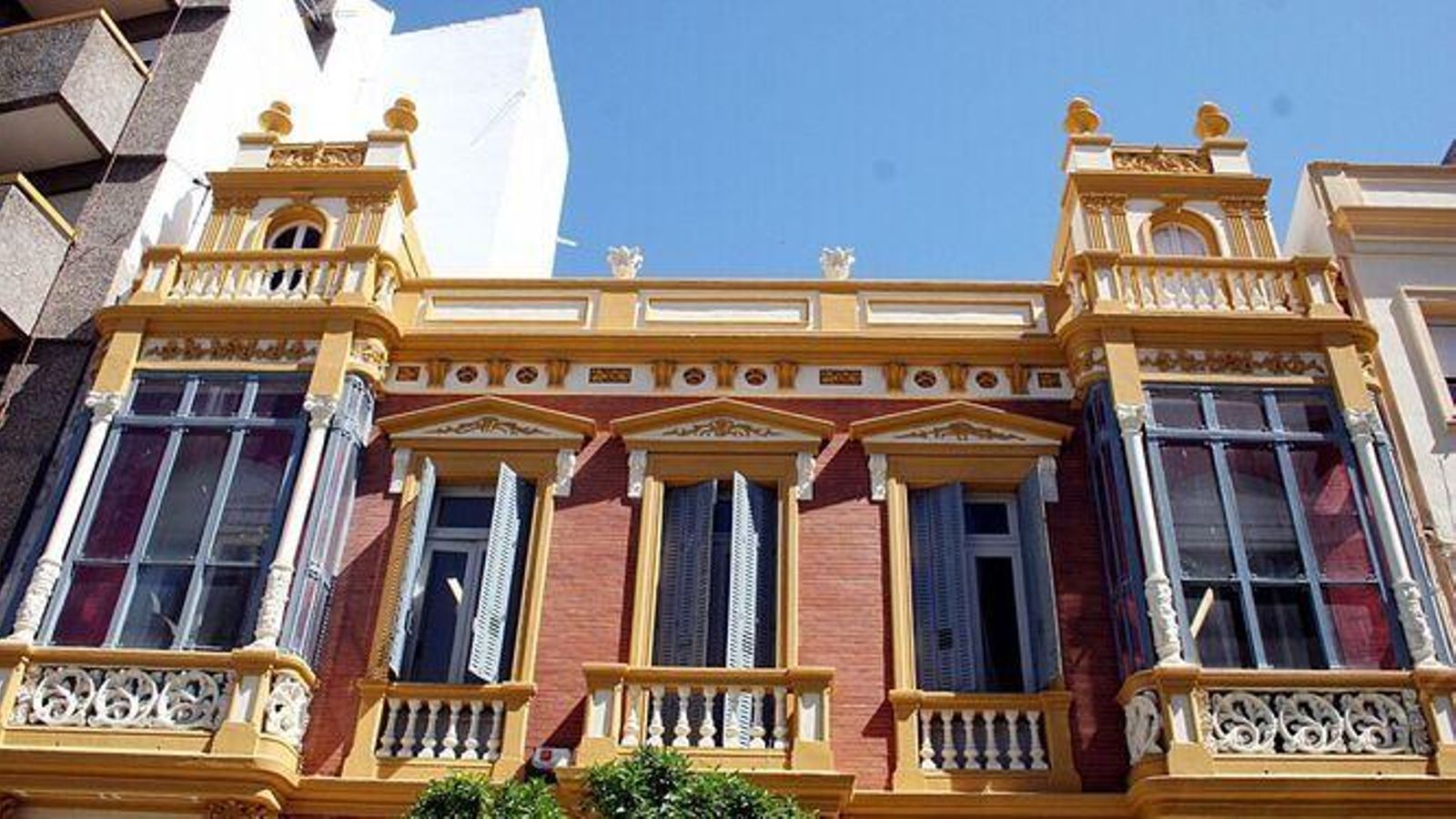 Sede de UGT en la calle Puerto de Huelva.