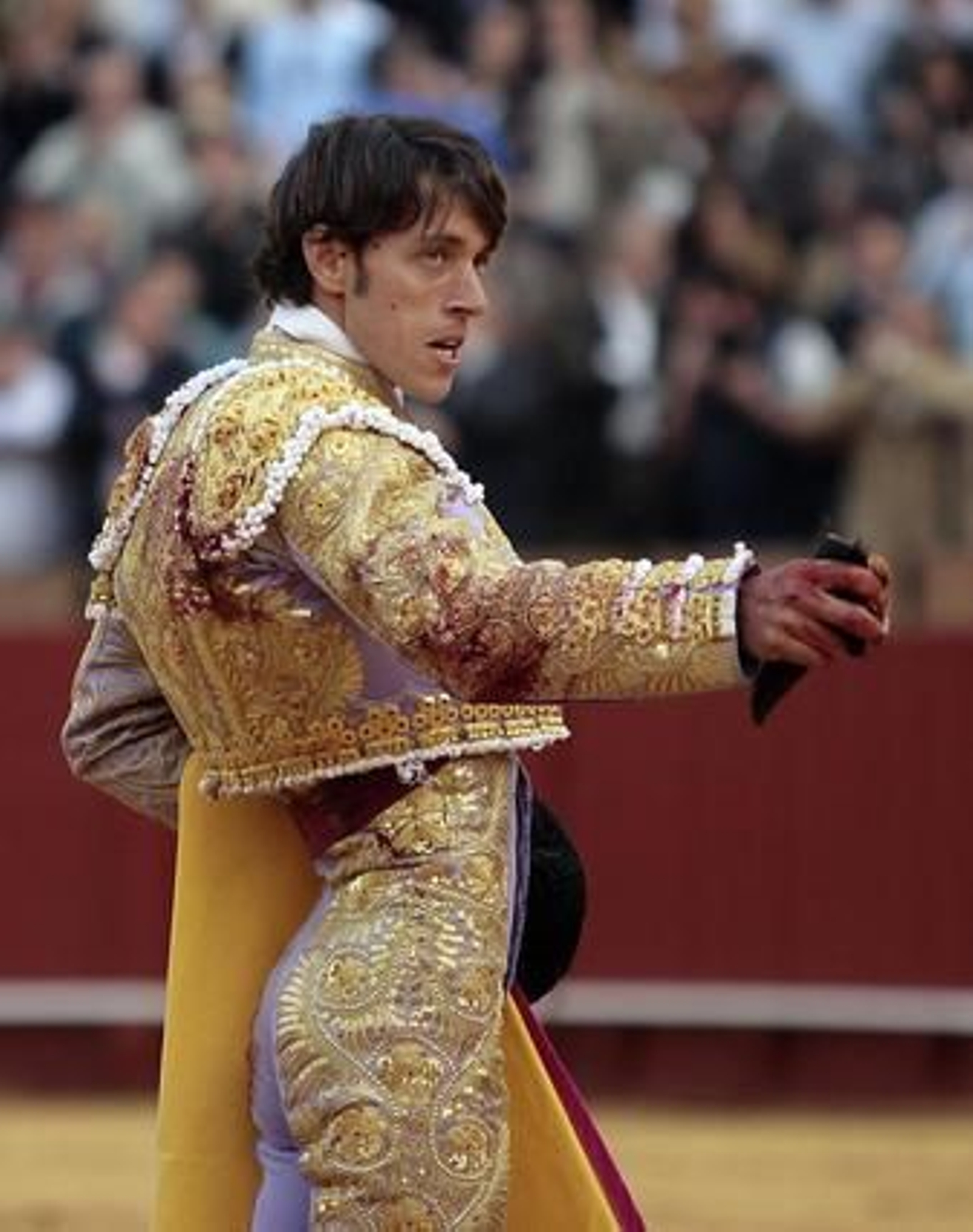 El diestro Antonio Nazaré, con la oreja conseguida en la Maestranza.

Foto: Juan Carlos Muñoz