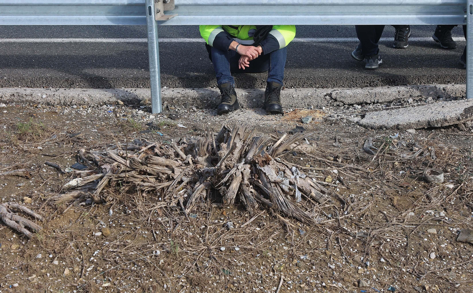 El nuevo corte de la A7 por los huelguistas de Acerinox, en imágenes
