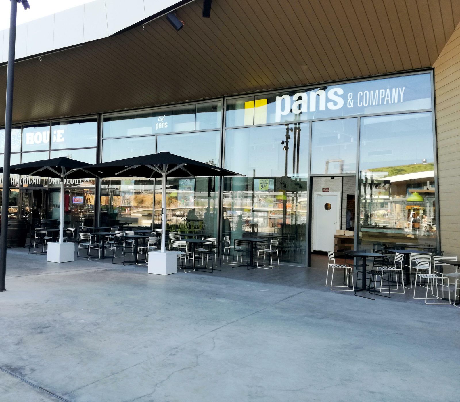 Detalle del nuevo Pans & Company en Sevilla.