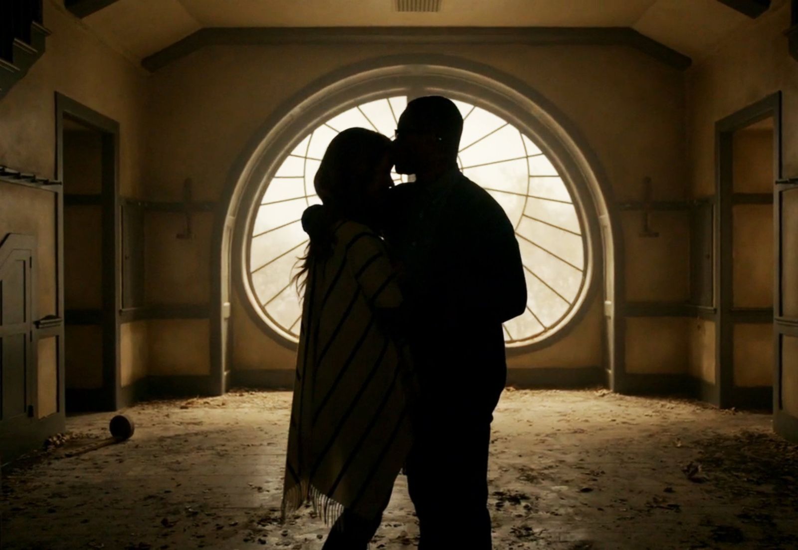 Sarah Paulson y Cuba Gooding Jr. en 'AHS My Roanoke Nightmare'.