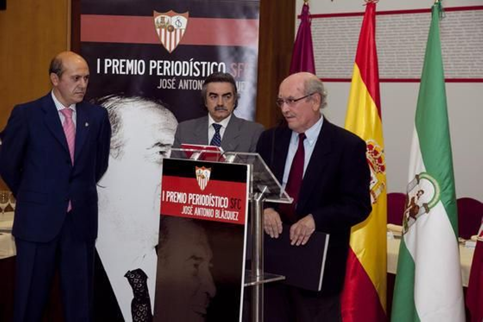 Manolo Ruesga, galardonado en el I Premio Periodístico SFC.

Foto: Jaime Martínez