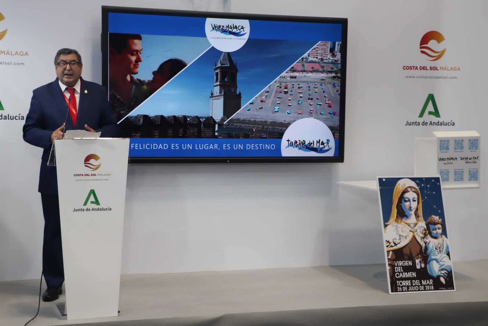El alcalde de Vélez-Málaga, Antonio Moreno Ferrer, en el expositor Costa del Sol de Fitur.
