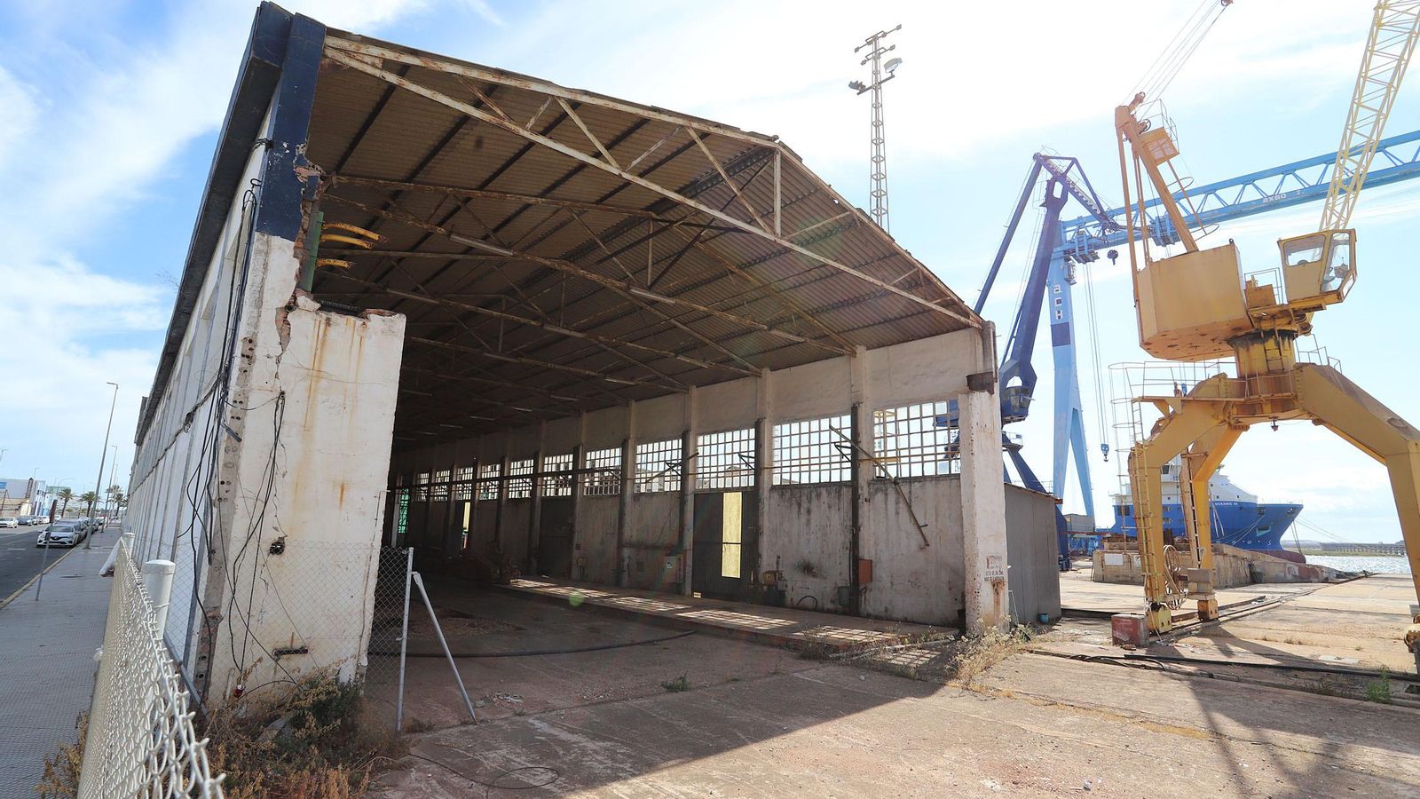 Las naves actuales precisan de una regeneración urgente por el mal estado que presentan.
