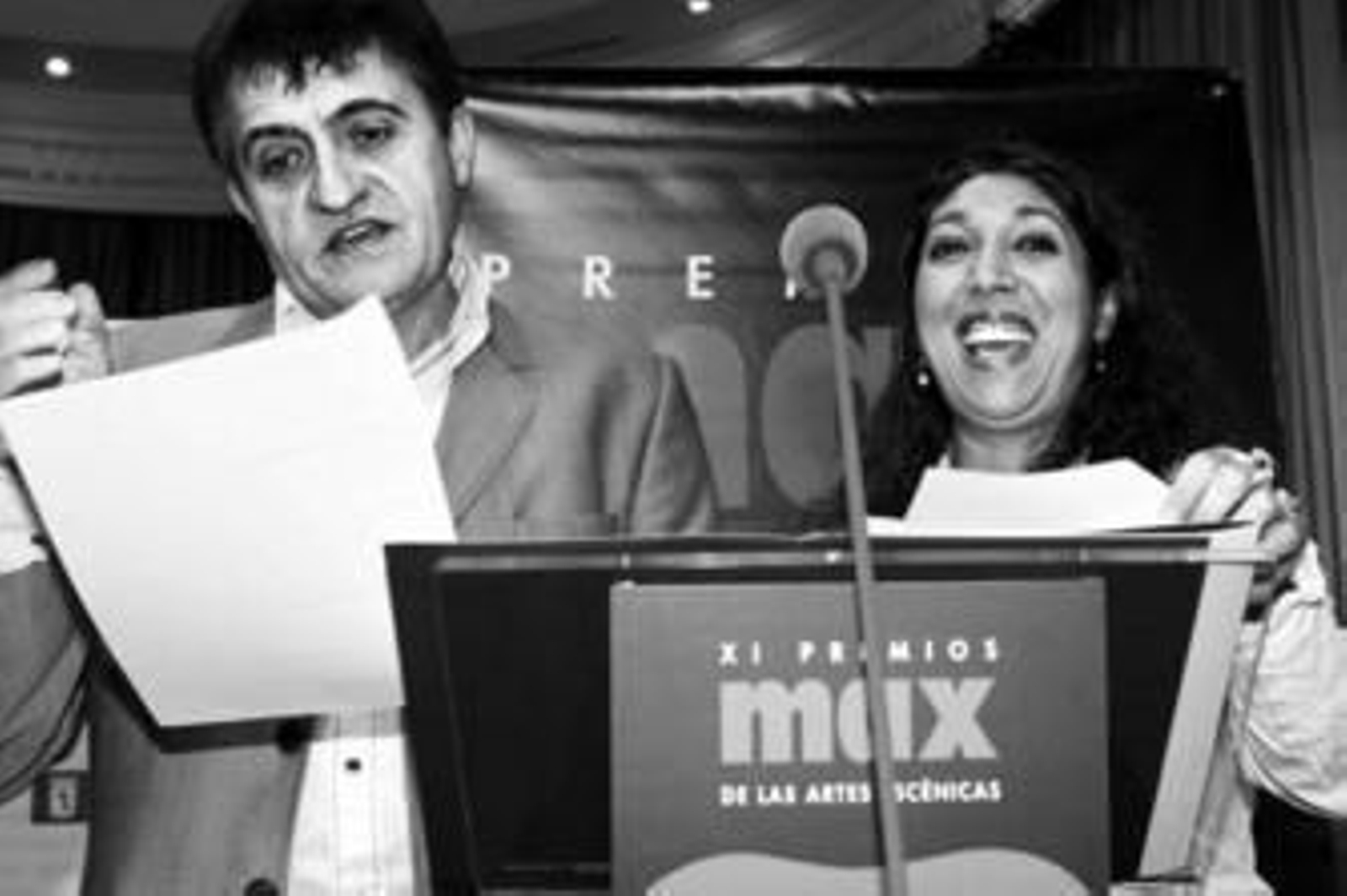 El Gran Wyoming y Esperanza Fernández, ayer, durante la lectura de las candidaturas.