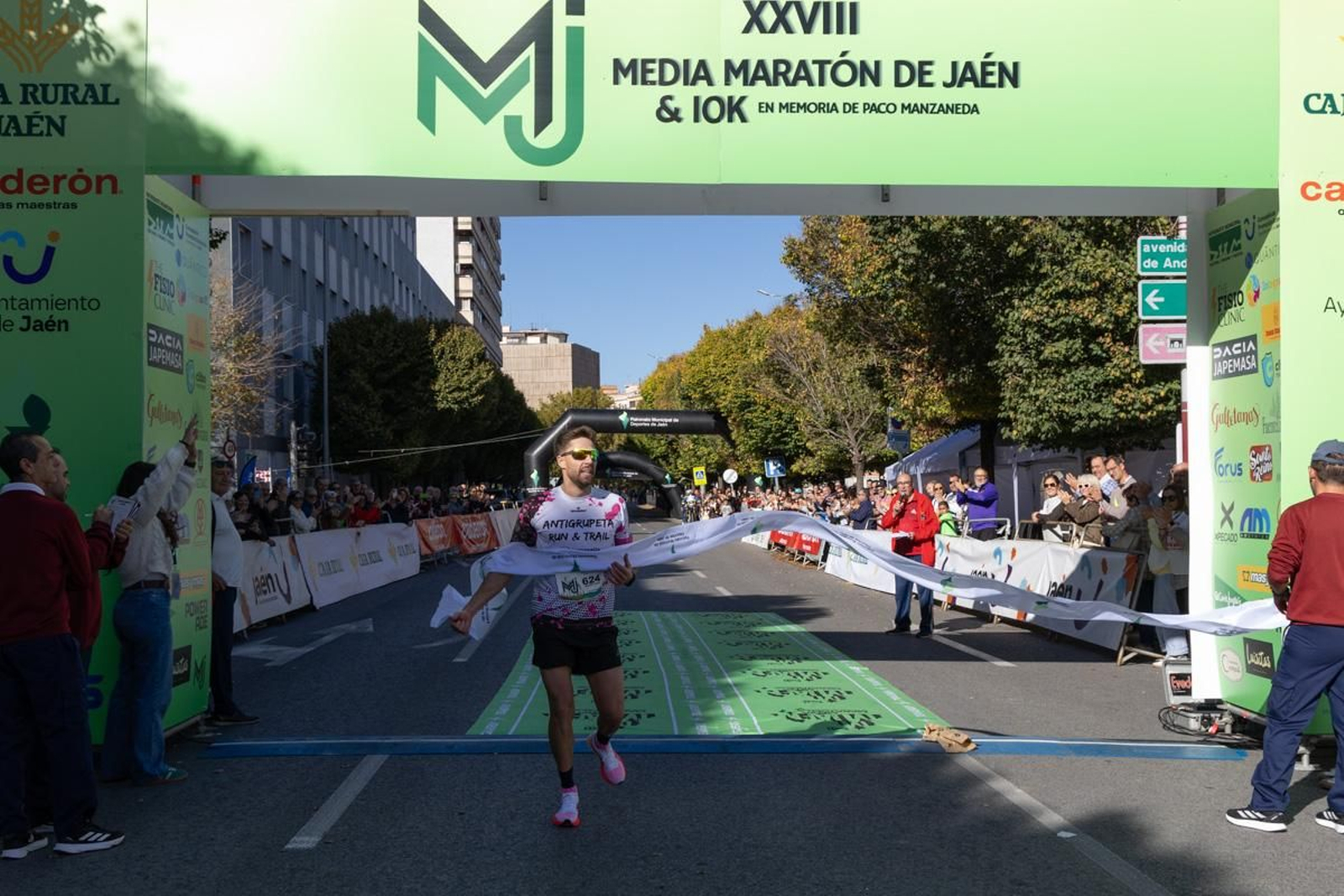 Éxito participativo en la XXVIII Media Maratón 'Ciudad de Jaén', en imágenes