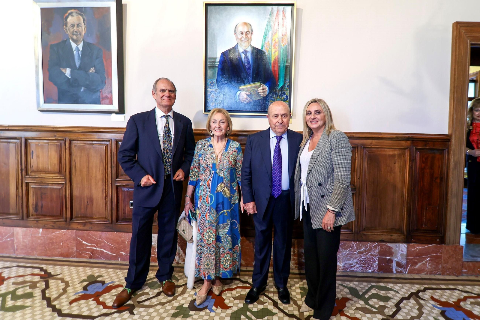 El retrato de Torres Hurtado ya luce en el Ayuntamiento de Granada: todas las imágenes