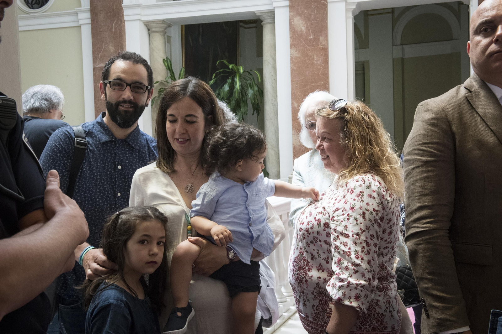 Imágenes de la investidura de José María González Kichi