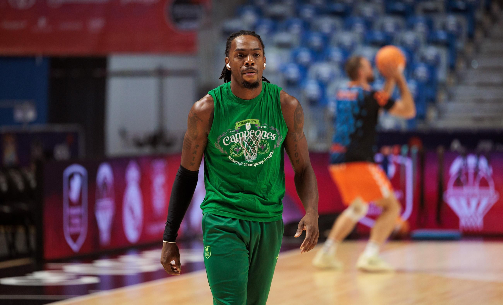 Unicaja-Valencia: Abrazos de viejos conocidos