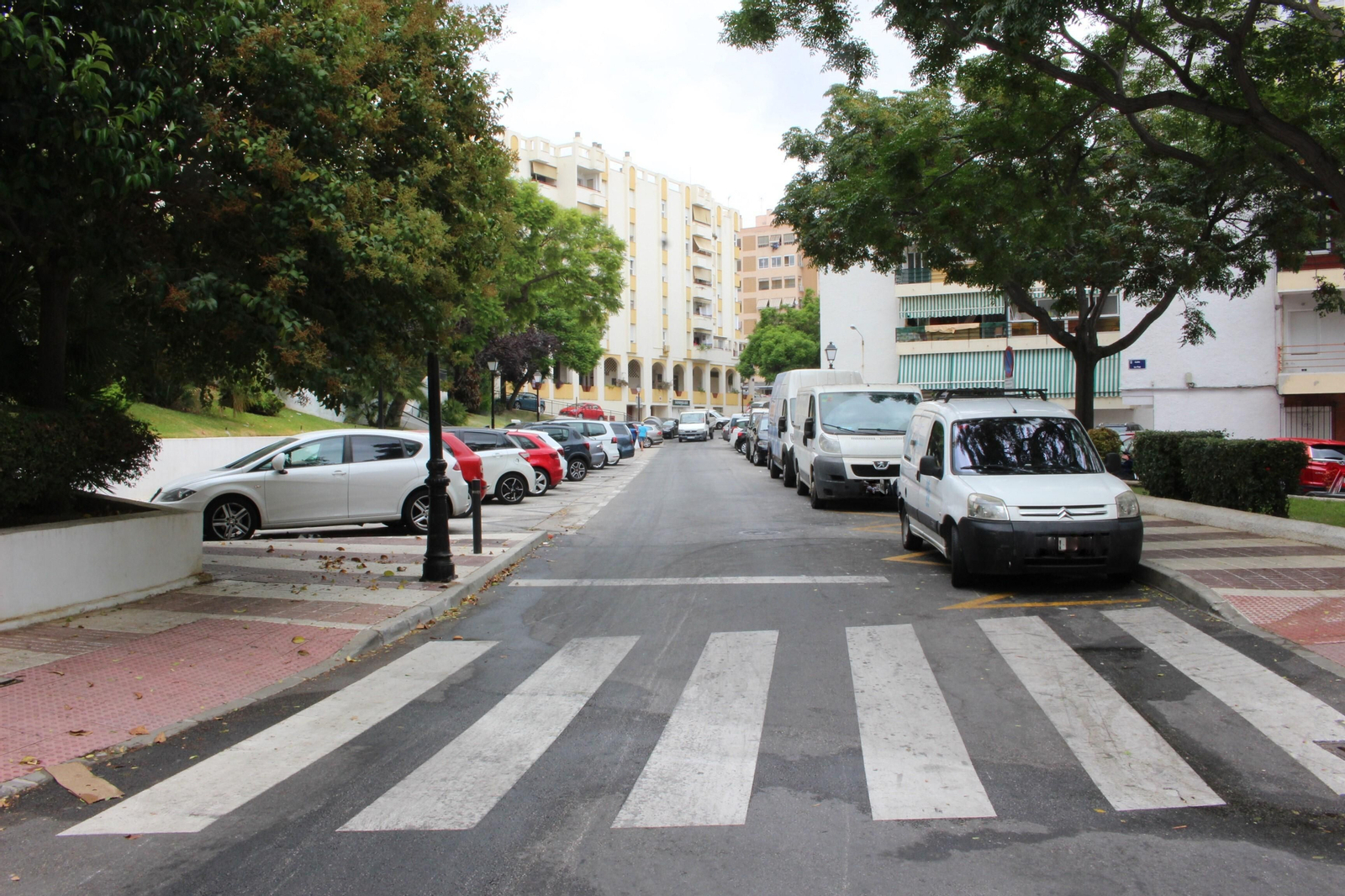 Vista de la superficie bajo la que se construirá el nuevo aparcamiento subterráneo de la calle Doha.