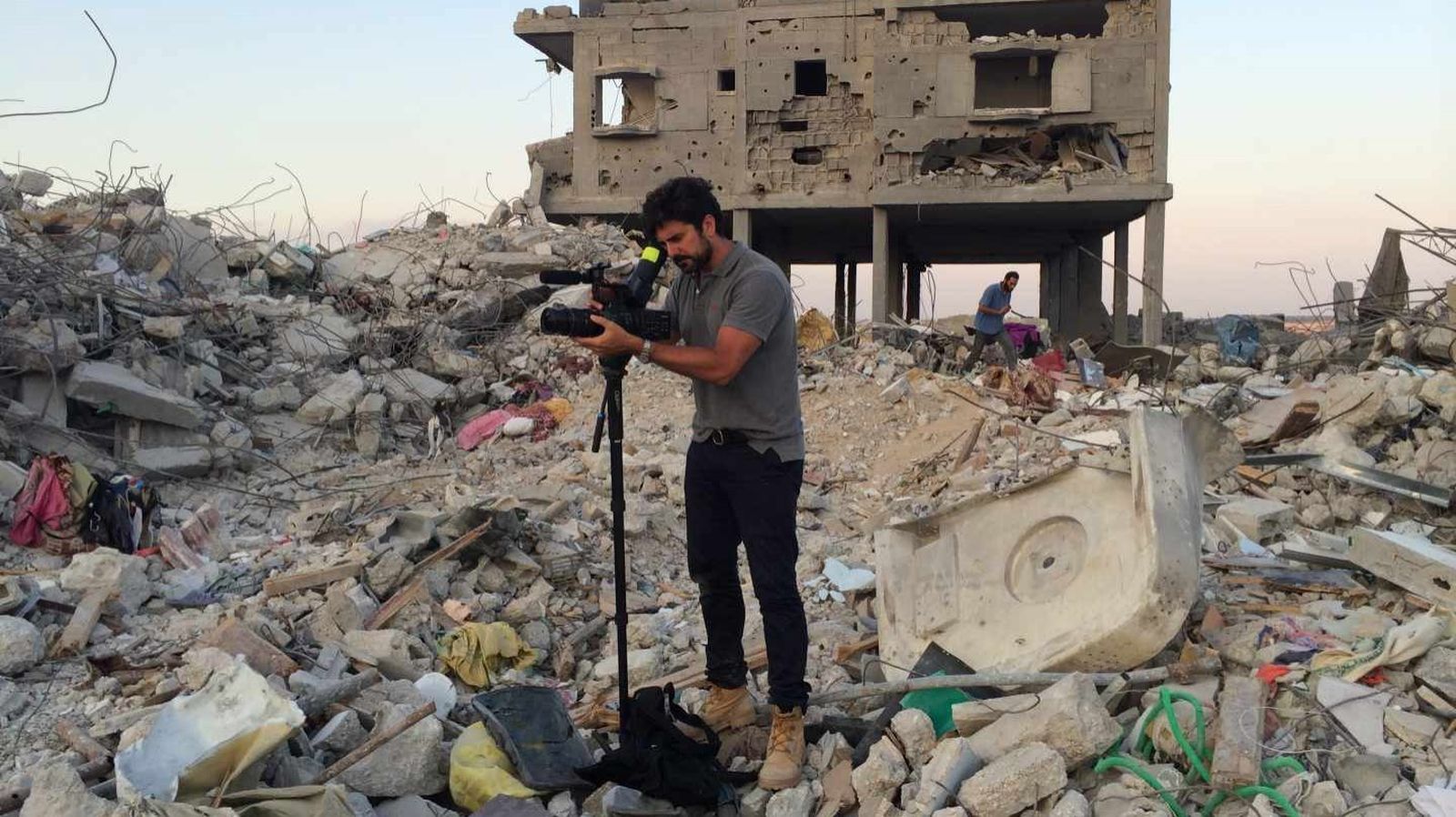 Hernán Zin, en Gaza en una imagen de 'Morir para contar'.