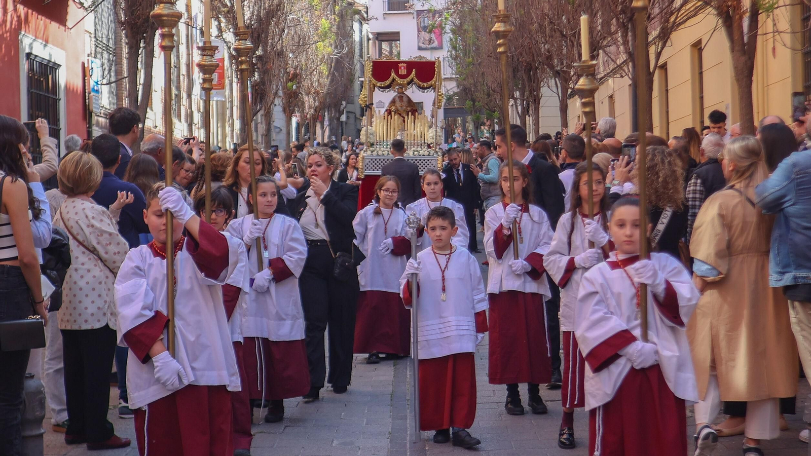 Así vivió Granada la procesión infantil del Colegio de las Mercedarias