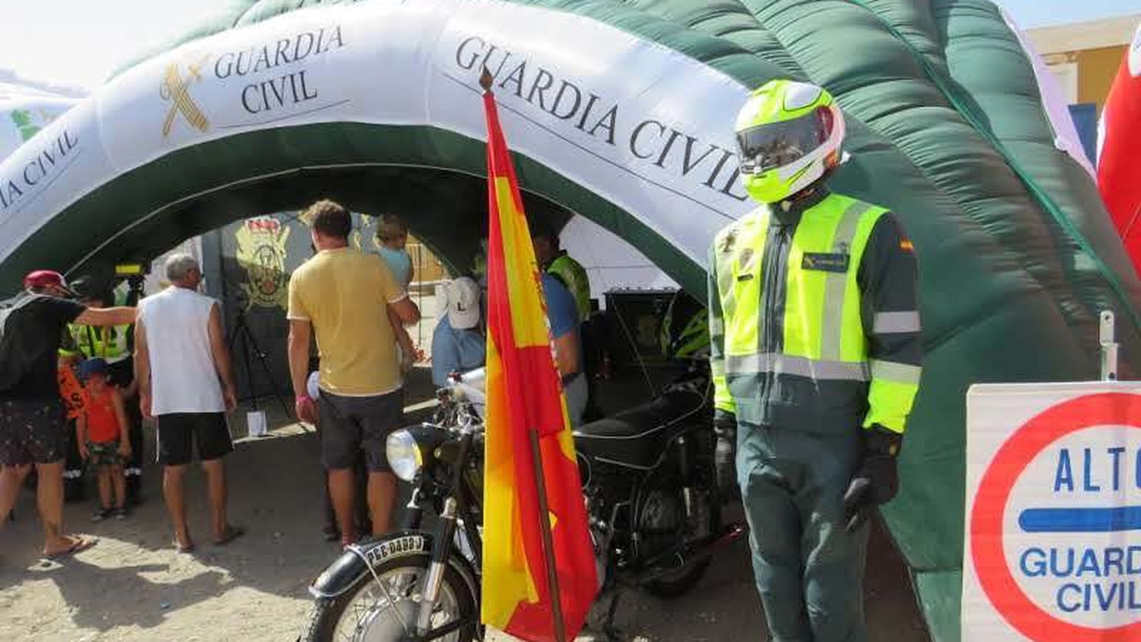 Garantes de la seguridad de los ciclistas de la Vuelta a España