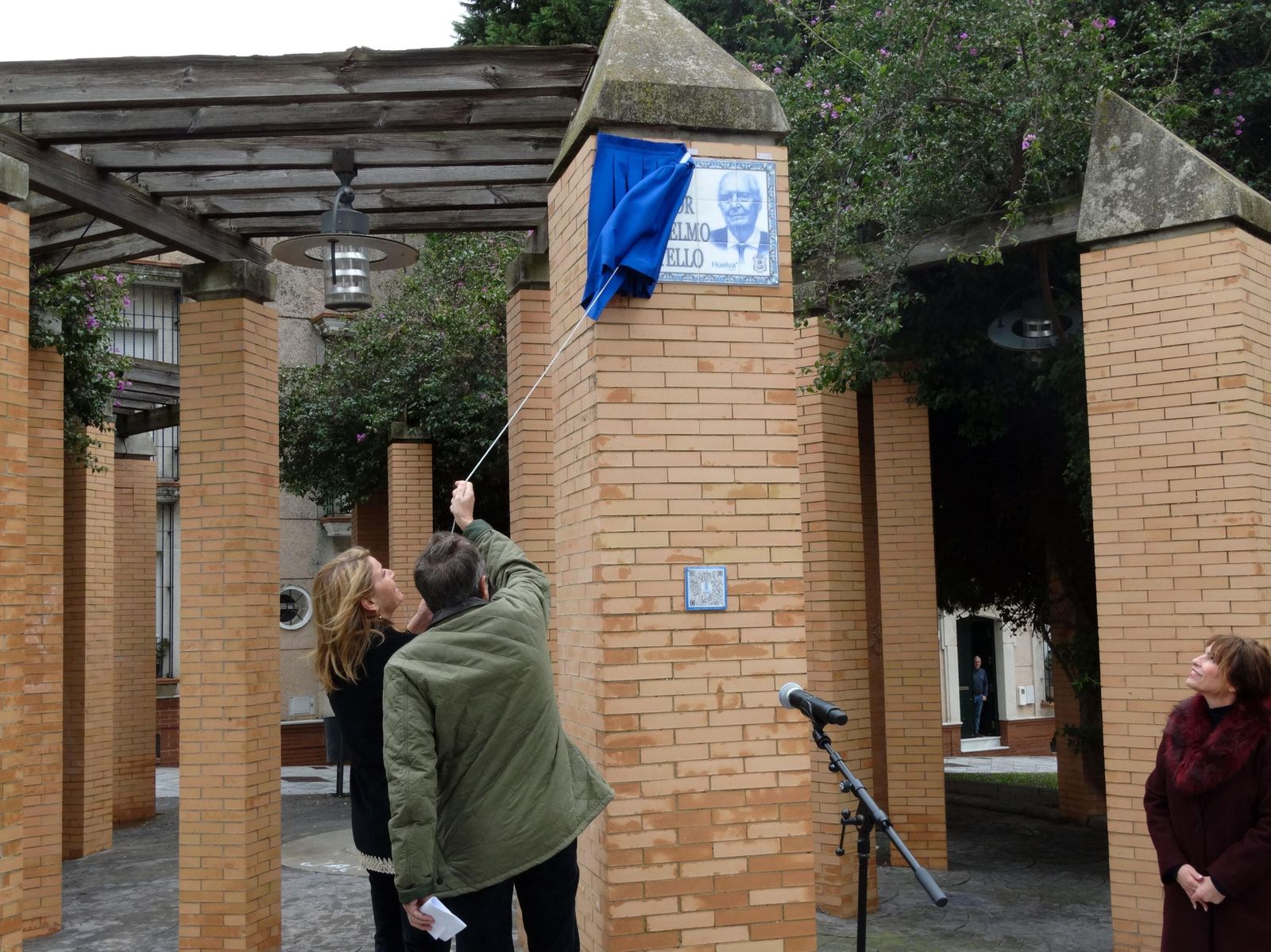 Fotografías de la rotulación del jardín Doctor Anselmo Botello