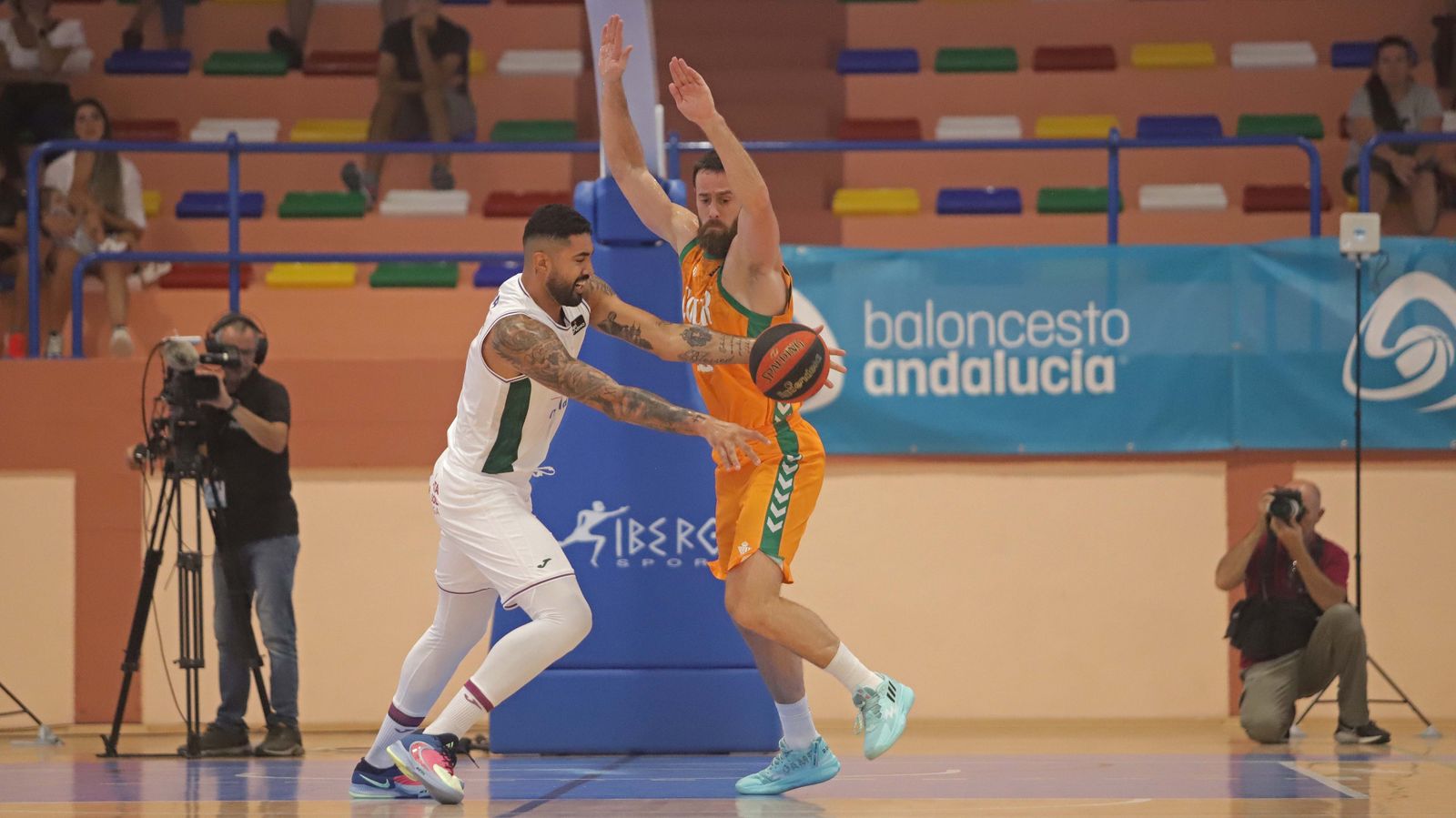 Las mejores fotos del Unicaja - Betis en La Línea