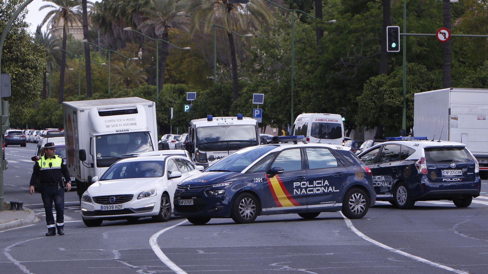 Férreo control en las calles para controlar el cumplimiento de las medidas de confinamiento.