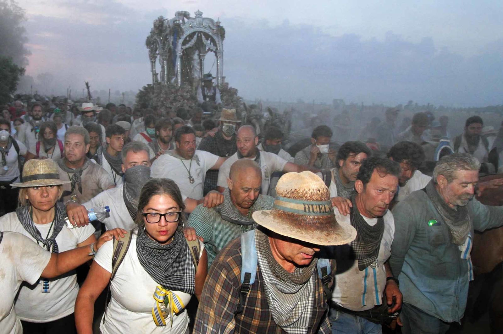 Imágenes de la llegada de la Hermandad del Rocío de Huelva a la aldea