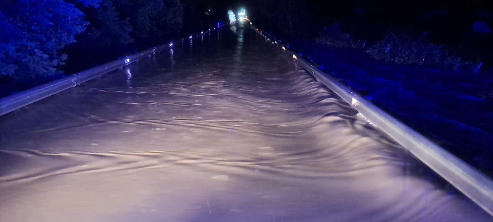 Así estaba la carretera de agua.
