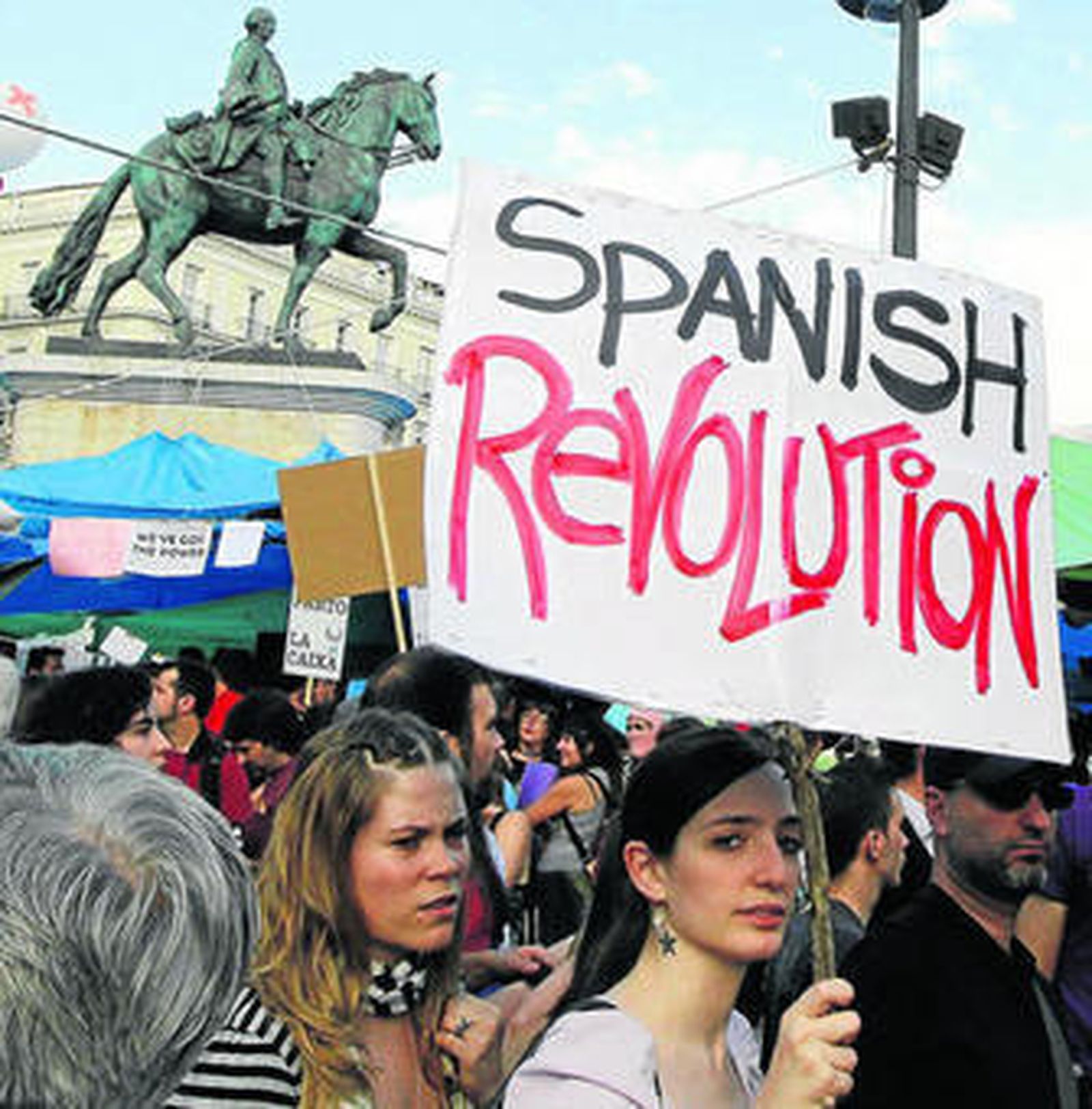 Una de las primeras concentraciones de 'indignados' en la Puerta del Sol, en mayo de 2011