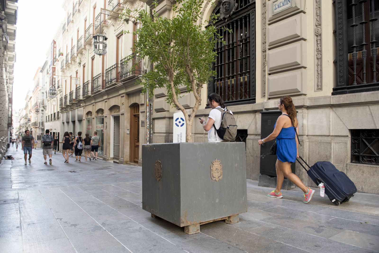 La colocación de hitos y maceteros y los controles de seguridad son palpables desde el pasado viernes en la ciudad.
