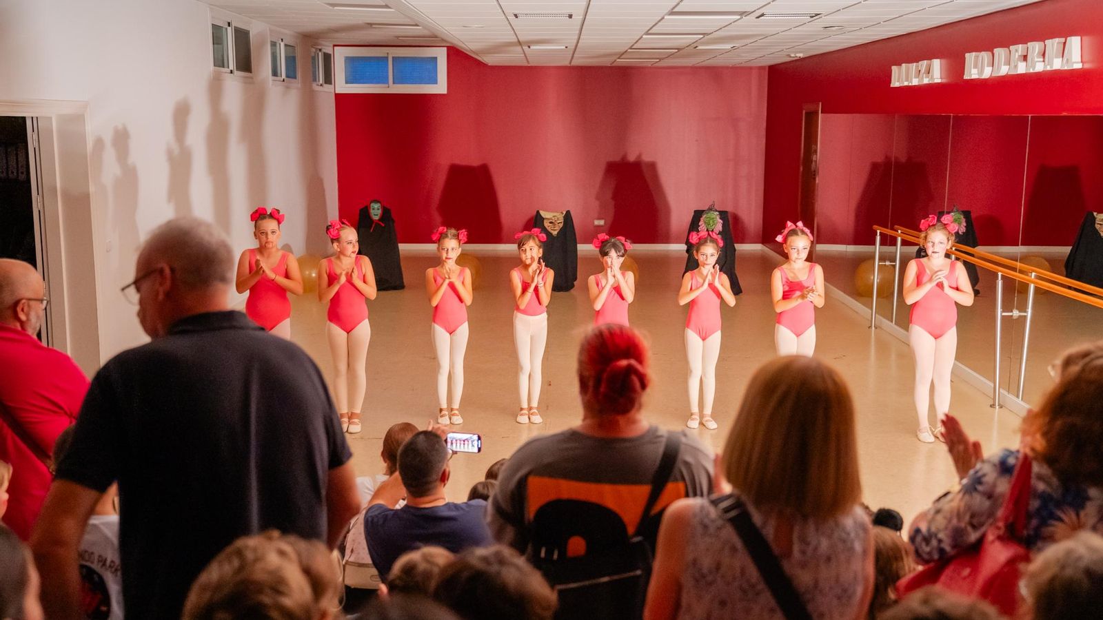 Una celebración llena de ritmo y baile.